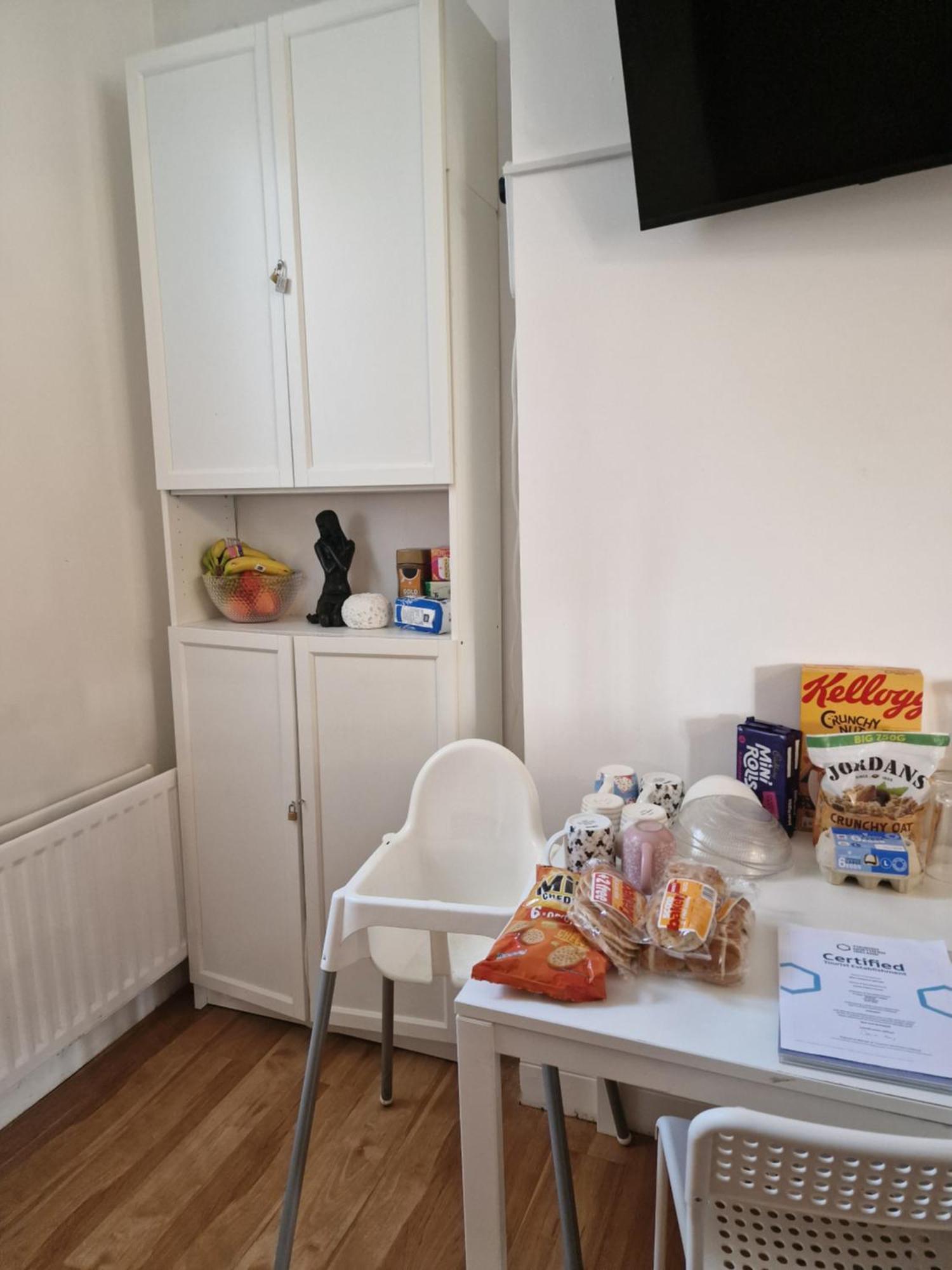 Aunty Katie'S House, Ni Tourist Board Certified & Located On The Main Oldpark Road To Belfast, With Free Continental Breakfast & Free Ultra Fast Sky Internet, Free Sky Sports & Free Sky Cinema, Self-Check In After 10Pm Gmt Hostel Bagian luar foto