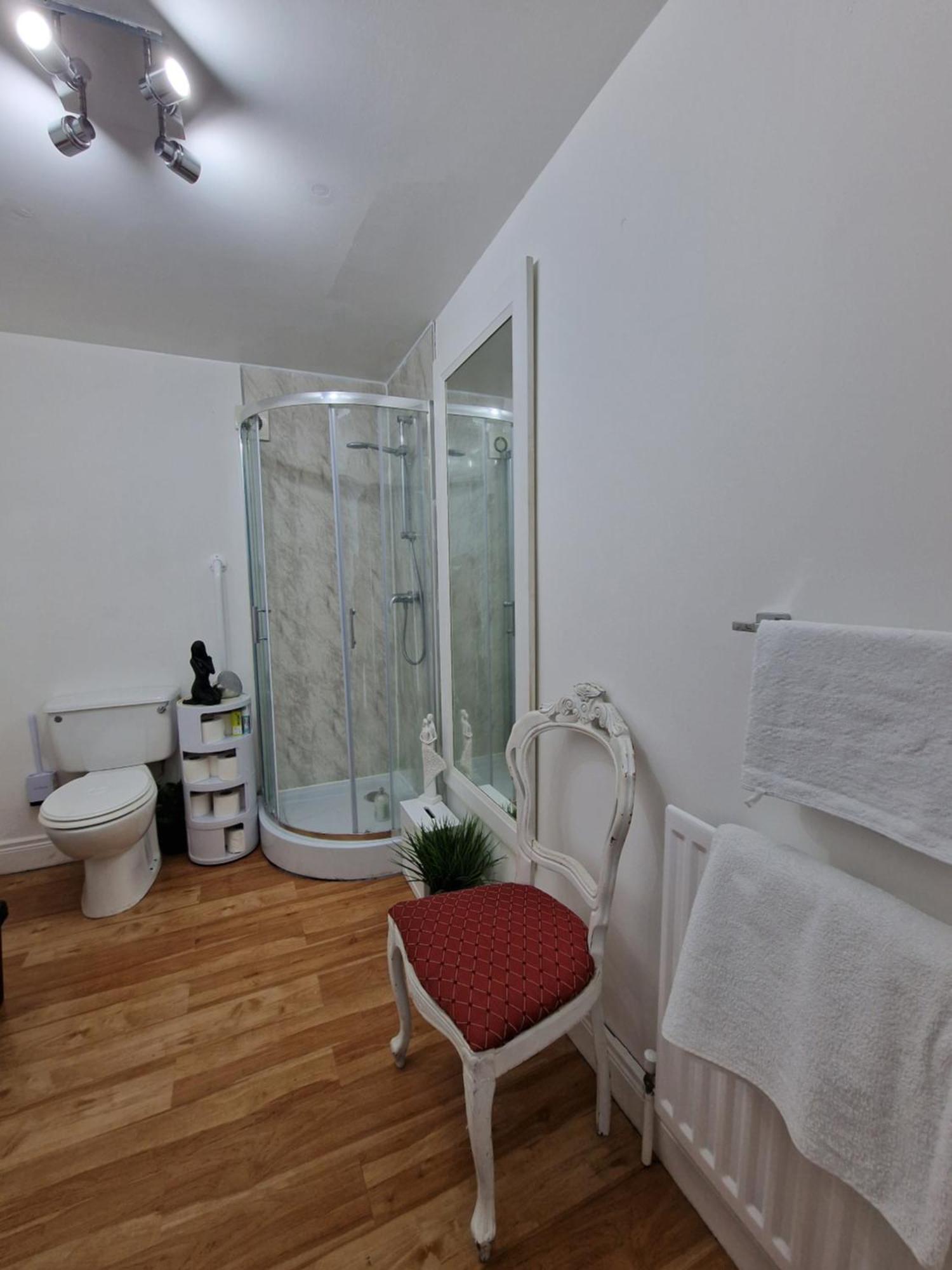 Aunty Katie'S House, Ni Tourist Board Certified & Located On The Main Oldpark Road To Belfast, With Free Continental Breakfast & Free Ultra Fast Sky Internet, Free Sky Sports & Free Sky Cinema, Self-Check In After 10Pm Gmt Hostel Bagian luar foto