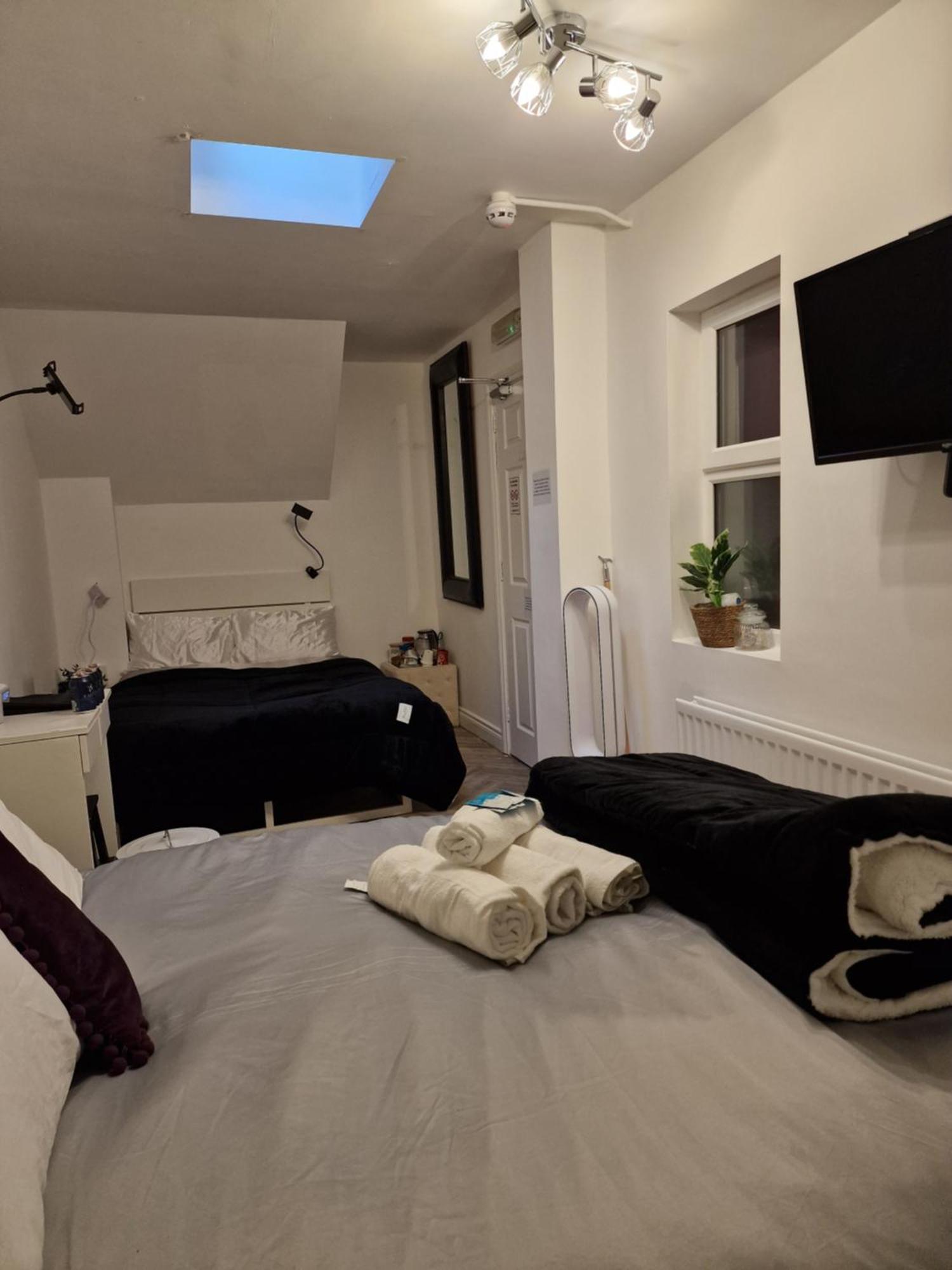 Aunty Katie'S House, Ni Tourist Board Certified & Located On The Main Oldpark Road To Belfast, With Free Continental Breakfast & Free Ultra Fast Sky Internet, Free Sky Sports & Free Sky Cinema, Self-Check In After 10Pm Gmt Hostel Bagian luar foto