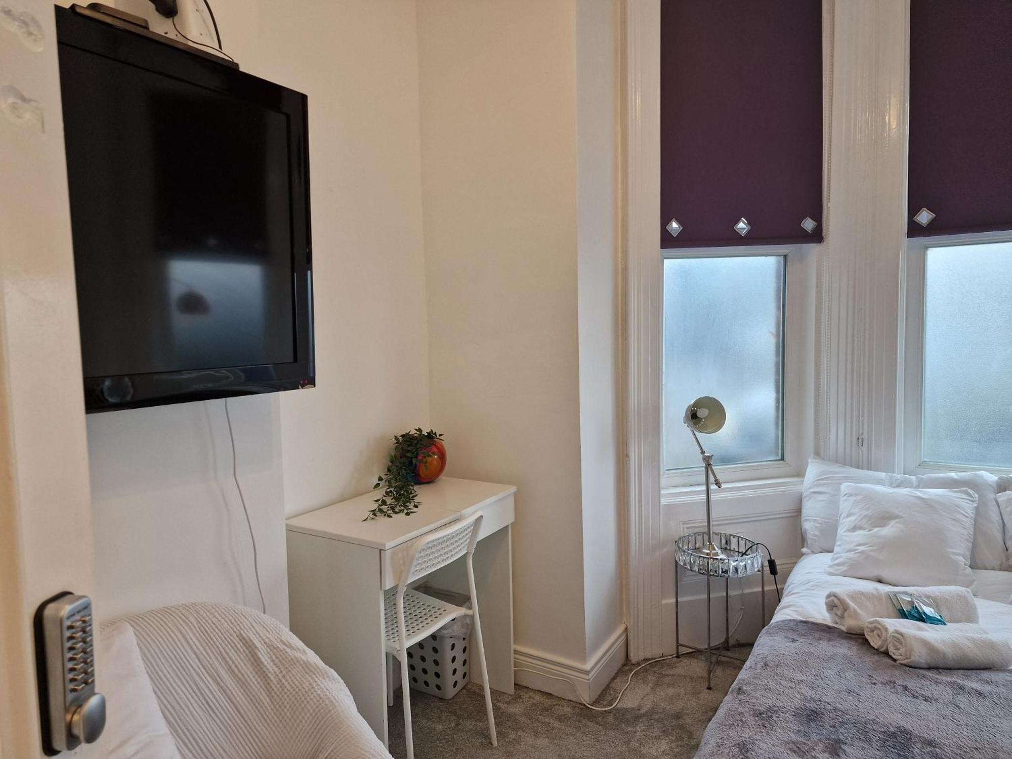 Aunty Katie'S House, Ni Tourist Board Certified & Located On The Main Oldpark Road To Belfast, With Free Continental Breakfast & Free Ultra Fast Sky Internet, Free Sky Sports & Free Sky Cinema, Self-Check In After 10Pm Gmt Hostel Bagian luar foto