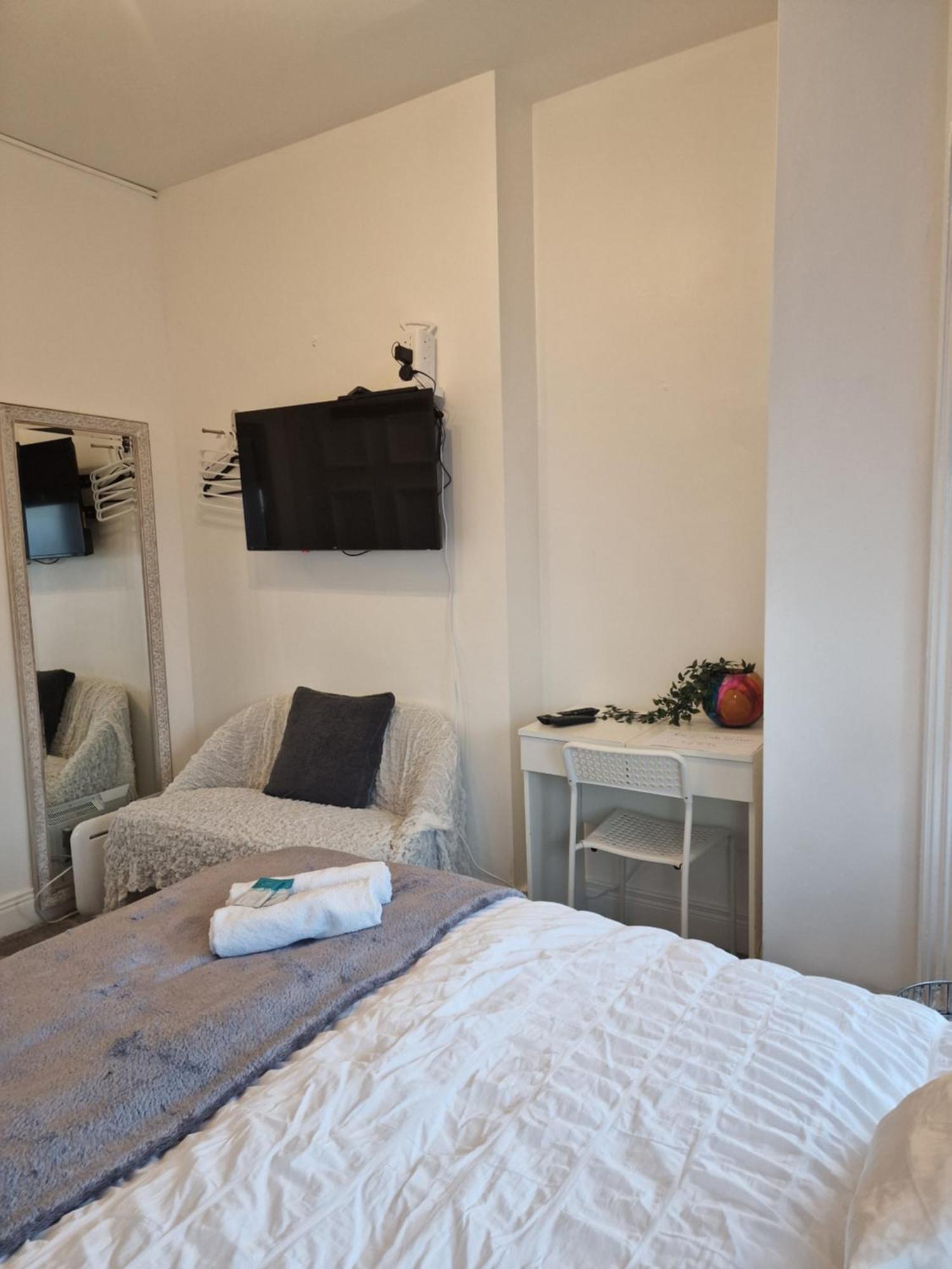 Aunty Katie'S House, Ni Tourist Board Certified & Located On The Main Oldpark Road To Belfast, With Free Continental Breakfast & Free Ultra Fast Sky Internet, Free Sky Sports & Free Sky Cinema, Self-Check In After 10Pm Gmt Hostel Bagian luar foto