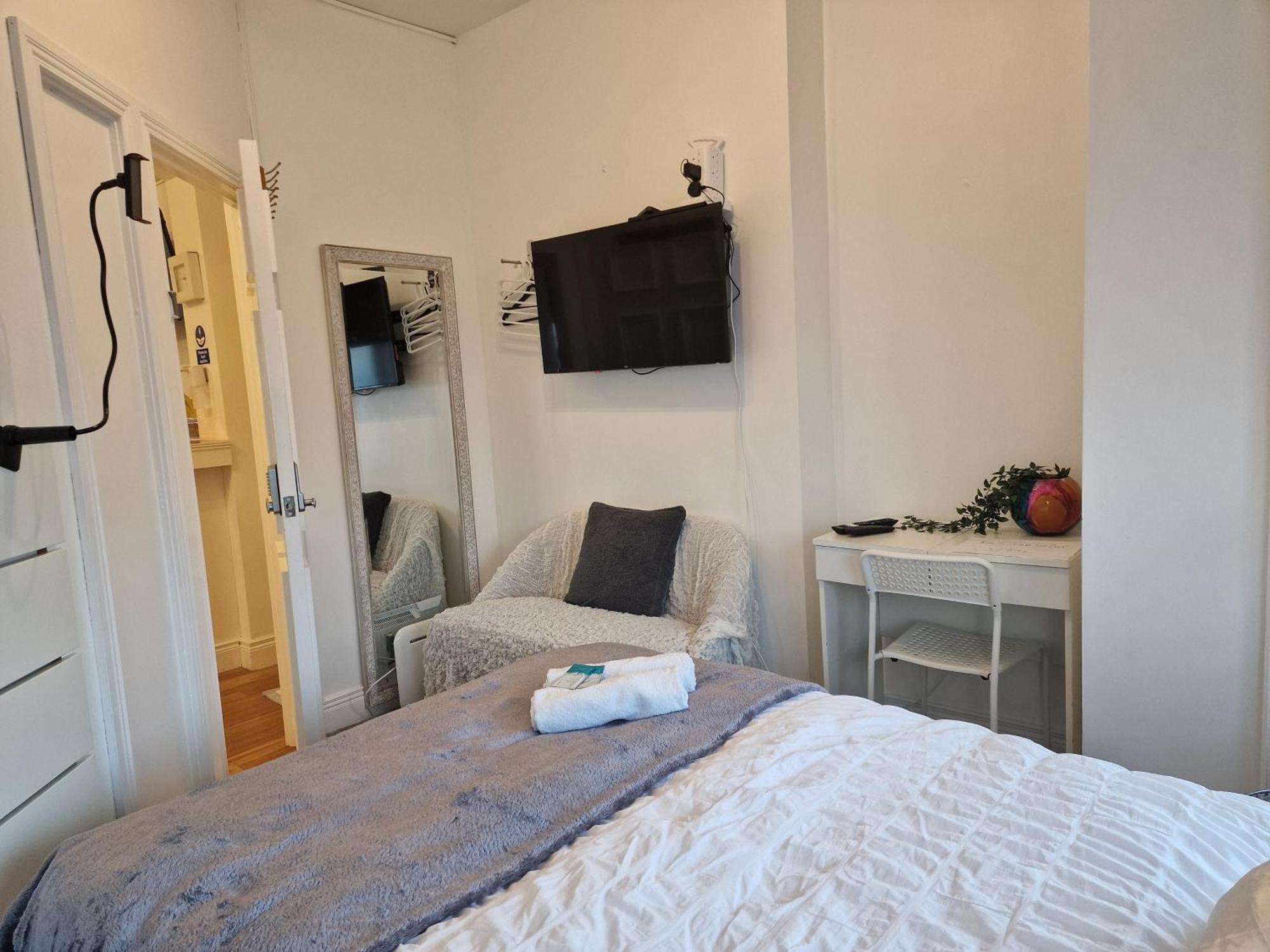 Aunty Katie'S House, Ni Tourist Board Certified & Located On The Main Oldpark Road To Belfast, With Free Continental Breakfast & Free Ultra Fast Sky Internet, Free Sky Sports & Free Sky Cinema, Self-Check In After 10Pm Gmt Hostel Bagian luar foto